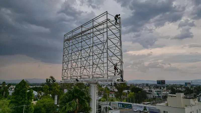 Instaladores de anuncios espectaculares_Gerardo Tavarez